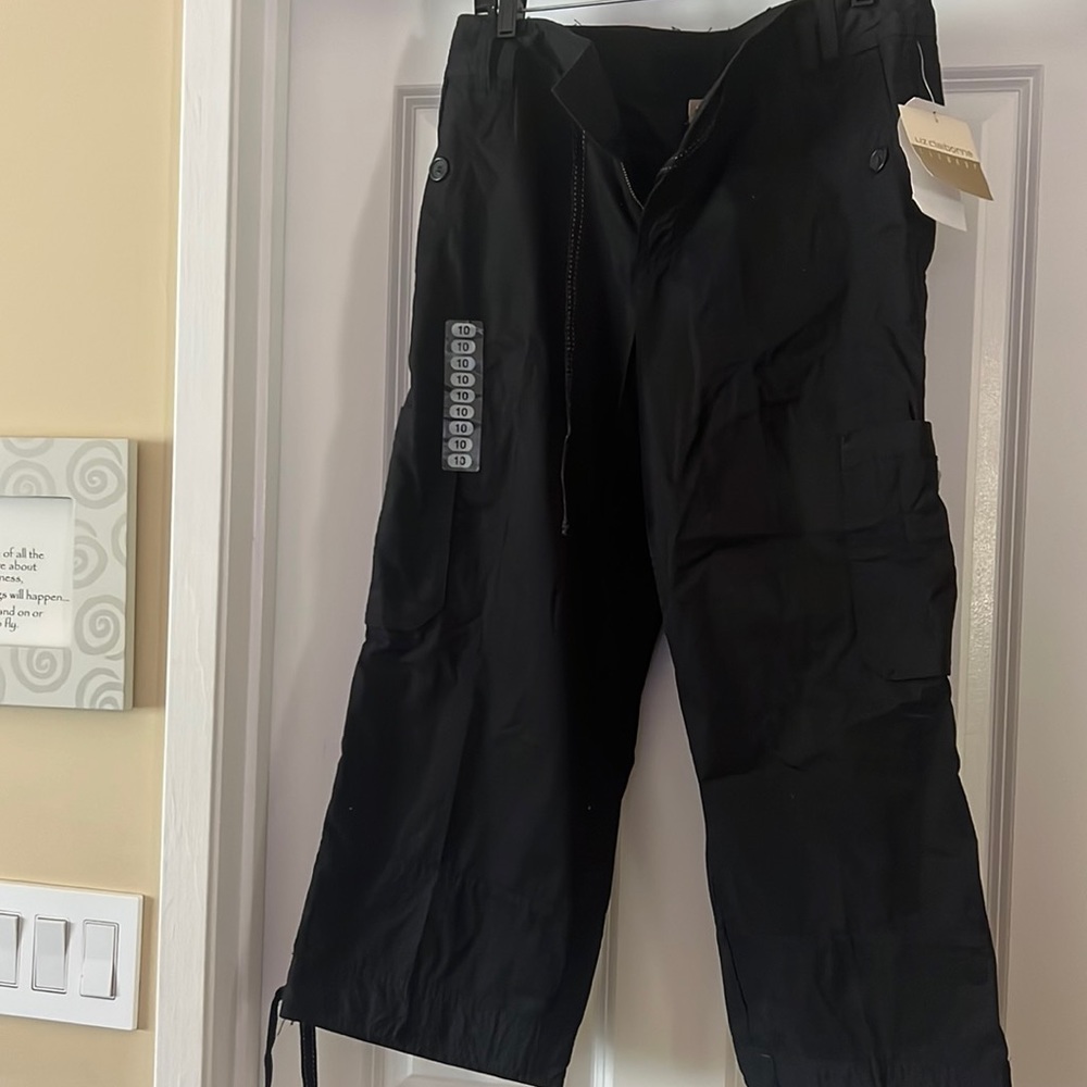 Liz Claiborne Lizwear Cropped Black Cargo pants NWT size 10